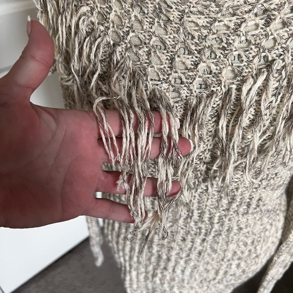 Cute sweater from buckle!! - Picture 3 of 9